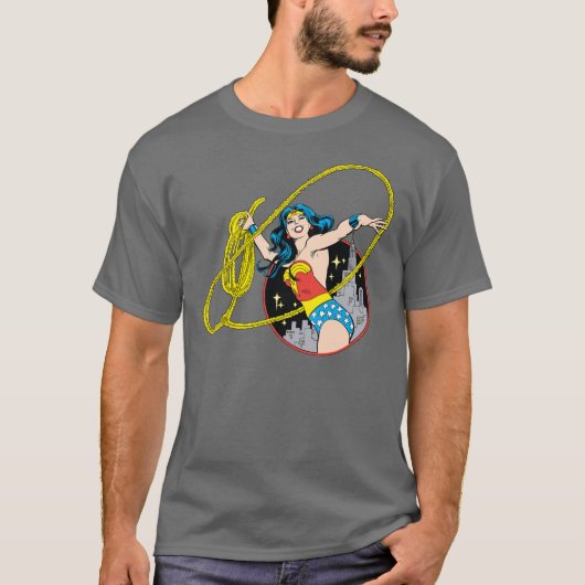 Wonder Woman met de Achtergrond van de Stad T-shirt (Voorkant)