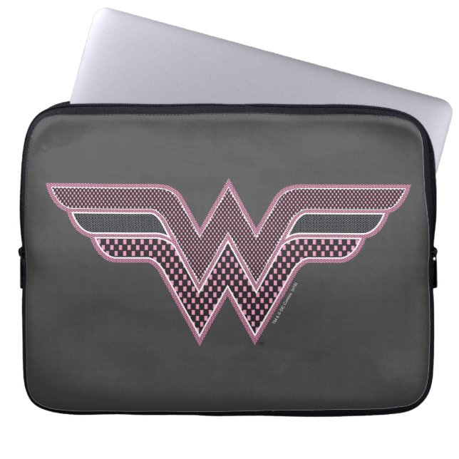 Wonder Woman Pink and Black Checker Mesh Logo Laptop Sleeve (Voorkant)