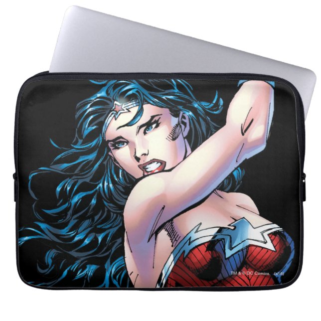 Wonder Woman Swinging Sword Laptop Sleeve (Voorkant)