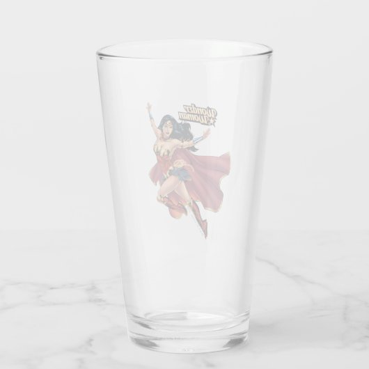 Wonder Woman Wearing Cape Glas (Achterkant)