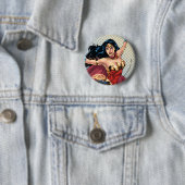 Wonder Woman Wearing Cape Ronde Button 5,7 Cm (In situ)