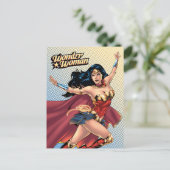 Wonder Woman Wearing Cape Uitnodiging Briefkaart (Staand voorkant)