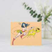 Wonder WomanThrows Crown Briefkaart (Staand voorkant)