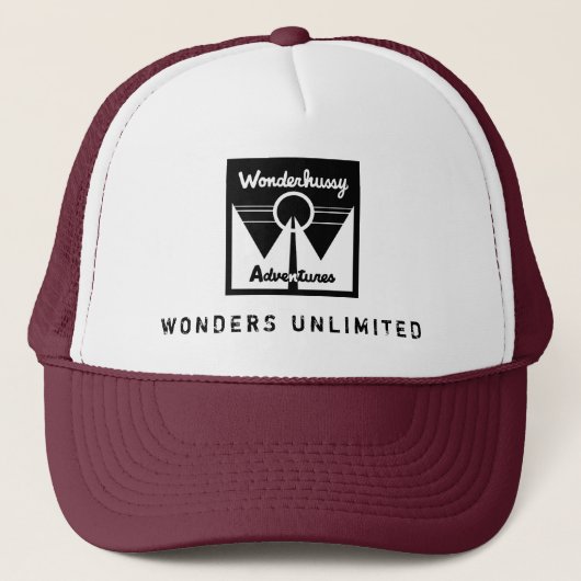 Wonderhussy Adventures 'Wonders Unlimited' Trucker Pet (Voorkant)