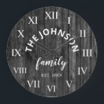 Wood Custom Family Name Rustic Farmhouse Grote Klok<br><div class="desc">The grey (gray) wooden farm house style wall clock is perfect voor de country farmhouse kitchen. Customize with your familiy name and established year for a single and personalized birthday or Christmas gift.</div>