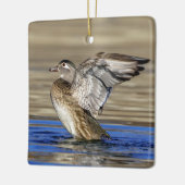 Wood Duck flapte haar vleugels Keramisch Ornament (Links)
