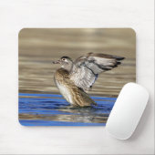 Wood Duck flapte haar vleugels Muismat (Met muis)