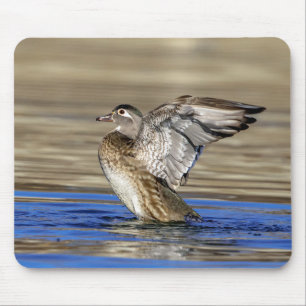 Wood Duck flapte haar vleugels Muismat