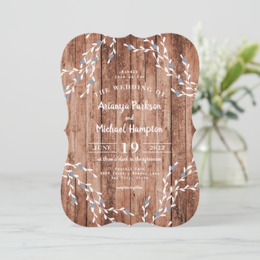Wood Dusty Blue Berry Wreath Wedding Invitation Kaart (Staand voorkant)