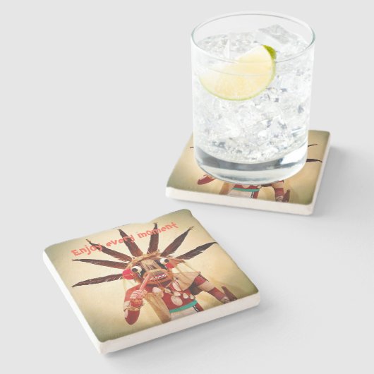 Wood Kachina Doll Grappig gezicht Geniet elk momen Stenen Onderzetter (Zijkant)