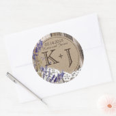 Wood Lavender Lace Rustic Monogram Weddenschap Lab Ronde Sticker (Envelop)