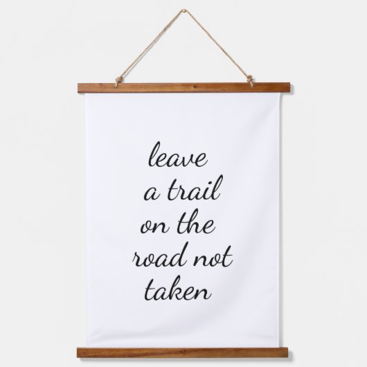 Wood met bovenzijde tegen wand hangend wandkleed (Voorkant)