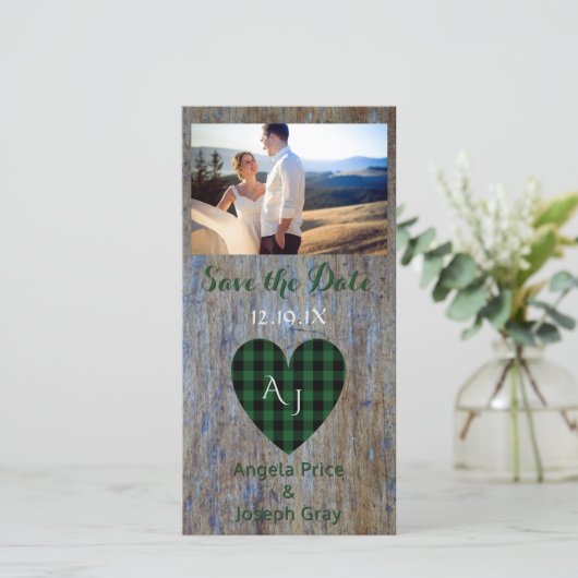 Wood Rustic Wedding Save the Date Geplaagd Hart (Staand voorkant)