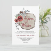 Wood Slice Marsala Rode Wijn Roos Rustiek Huwelijk Kaart (Staand voorkant)