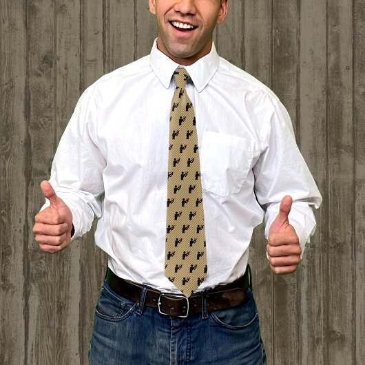 Woodarbeider/DIY/Handyman met Hammer in Striped Stropdas