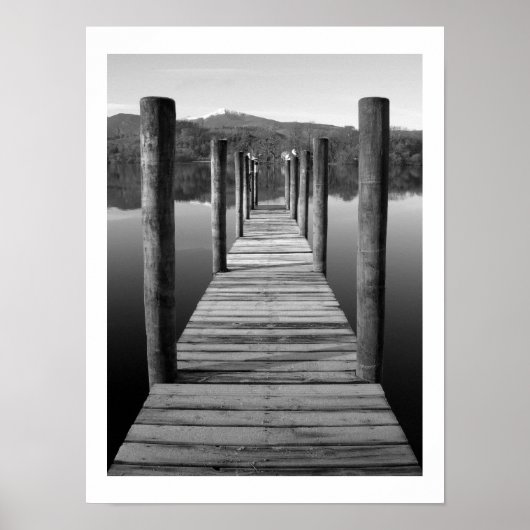 Wooden Boat Landing op Derwentwater Poster (Voorkant)