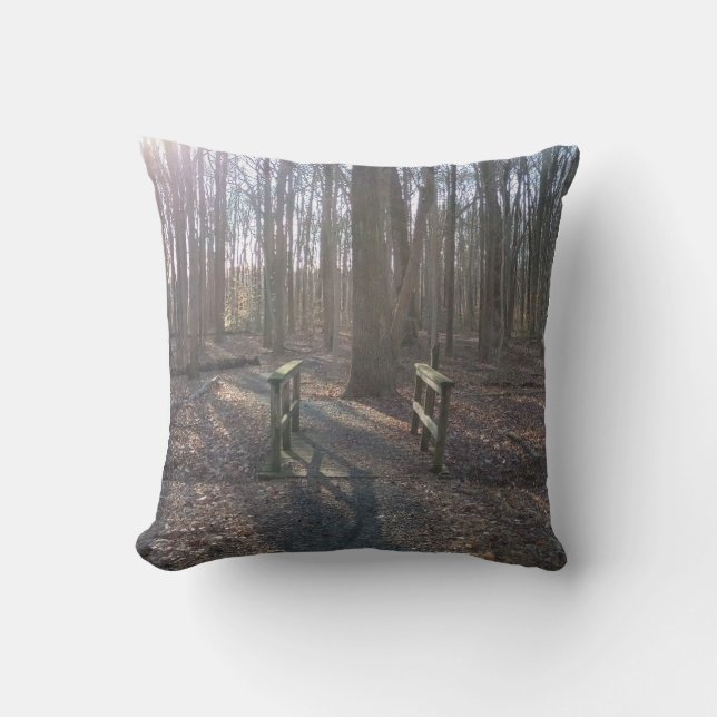 Wooden Bridge Throw Pillow Kussen (Voorkant)