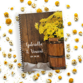 Wooden Bucket en Yellow Daisies Country Wedding Notitieboek