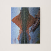 Wooden kayak in het Swiftcurrent Lake bij zonsopga Legpuzzel (Verticaal)