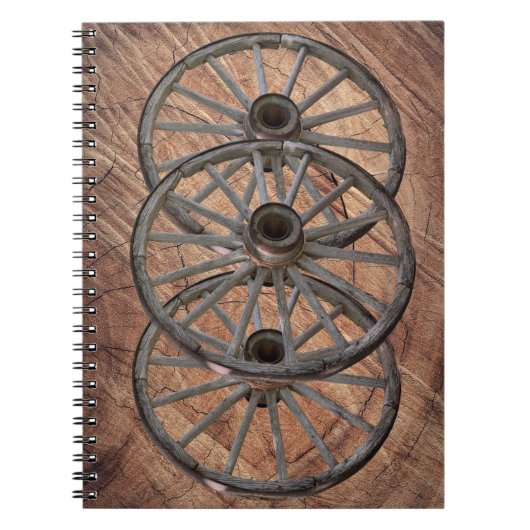 Wooden Wagon Wheels Notitieboek (Voorkant)