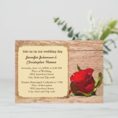 Wooden Wall & Red Rose Wedding Invitation Kaart (Staand voorkant)