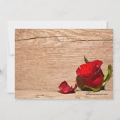 Wooden Wall & Red Rose Wedding Invitation Kaart (Achterkant)