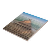 Wooden Wandelpad en Zee in de zomer Tegeltje (Zijkant)