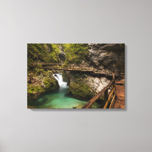 Wooden weg door Vintgar Gorge canyon Canvas Afdruk