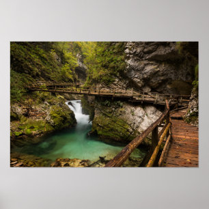 Wooden weg door Vintgar Gorge canyon Poster