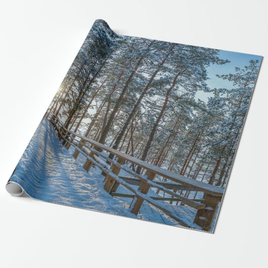Woodenpad door sneeuwwinterbos cadeaupapier (Uitgerold)
