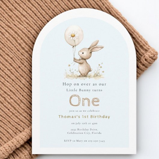 Woodland Bunny First Birthday Arch Invitation Kaart