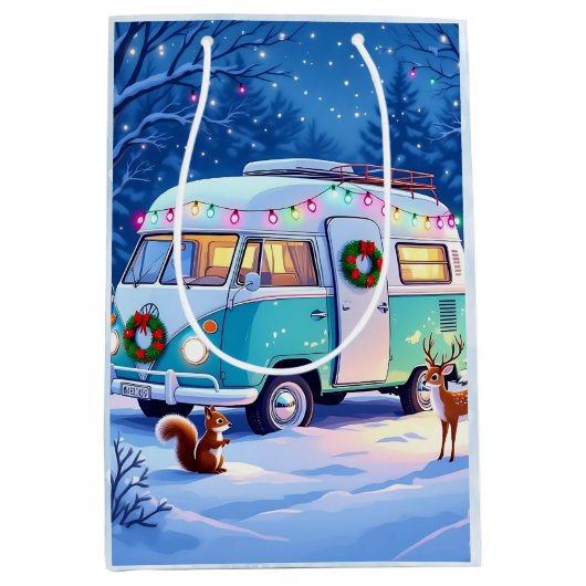 Woodland Creatures and Retro RV Camper Medium Cadeauzakje (Voorkant)