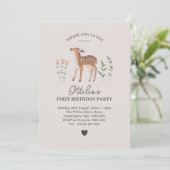 Woodland Fawn Flowers Birthday Uitnodiging (Staand voorkant)