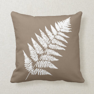 Woodland Fern 1, Taupe Tan en White Kussen