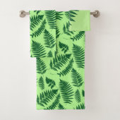 Woodland Fern Pattern, Emerald and Light Green Bad Handdoek (Insitu)