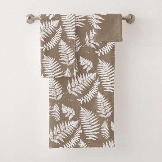 Woodland Fern Pattern, Taupe Tan en White Bad Handdoek (Insitu)