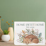 Woodland Fox Home Sweet Home Houten Kist Print<br><div class="desc">Creëer heeft een warme en gastvrije sfeer met dit lieve houten kistje met een waterverf ontwerp van een slapende bosvos en de hartverwarmende zin "Home Sweet Home". Bestel vandaag nog uw huis en pas het aan met het jaar van oprichting,  waardoor uw huis echt aanvoelt als een gekoesterd huis.</div>
