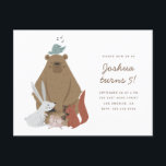Woodland Friends | Verjaardagsfeest van kinderen Uitnodiging Briefkaart<br><div class="desc">De verjaardagsfeestuitnodigingen van kinderen met een bosperikel thema,  met een schattig vogelgezang op een beer met een konijn,  een egel en een rode eekhoorn om hem heen.</div>