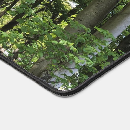 Woodland Glade Dappled in zonlicht op een Bureaumat (Hoek)
