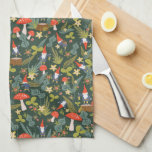 Woodland Gnomes Theedoek<br><div class="desc">Filmvormig groen en rood bos met een door Shelby Allison ontworpen patroon met kleine stukjes gnoom,  paddenstoelen,  bloemen en bladeren.</div>