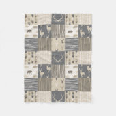 Woodland Patchwork Blanket in Tan en Grey Fleece Deken (Voorkant)