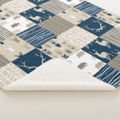 Woodland Patchwork Sherpa Blanket in Navy en Tan Sherpa Deken (3/4)