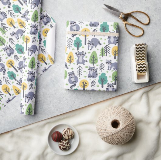 Woodland Playful Raccoons Cadeaupapier (Crafts)