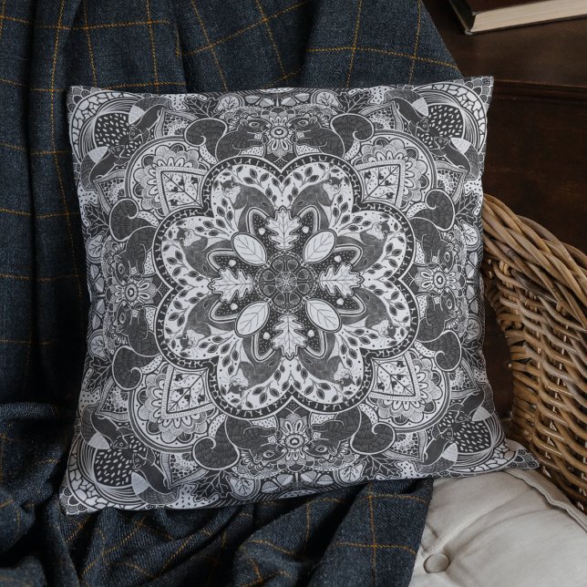 Woodland Squirrels Mandala Kies je kleur Kussen (Creator heeft geüpload)