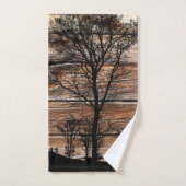 Woodland Tree Silhouette op Barn Board Towel set Bad Handdoek (Handdoek)