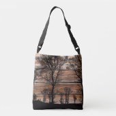 Woodland Tree Silhouette op het schuurbord Crossbody Tas (Achterkant)