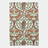 Woodland Whispers/Uilen en Eekhoorns in de Eik/mo Theedoek (Verticaal)