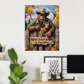 Woodland Wisdom: Bigfoot, Elk en het hek Poster (Thuiskantoor)