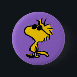 Woodstock in zonnebril ronde button 5,7 cm<br><div class="desc">Kijk eens naar dit superschattige ontwerp met Woodstock die een coole zonnebril draagt.</div>