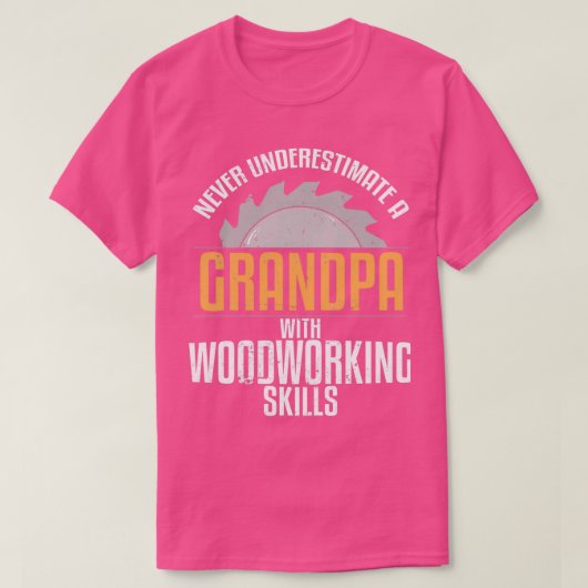 Woodworking Grandpa Family onderschat Ski nooit T-shirt (Design voorkant)